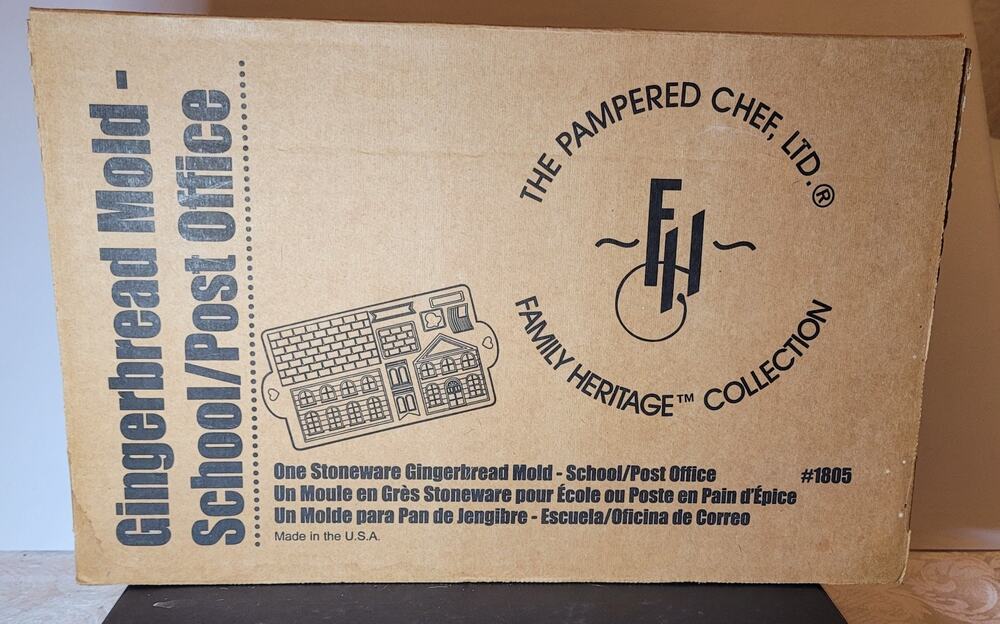 Pampered Chef Gingerbread Mold #1805 School Post Office Stoneware VTG 1997, NOS